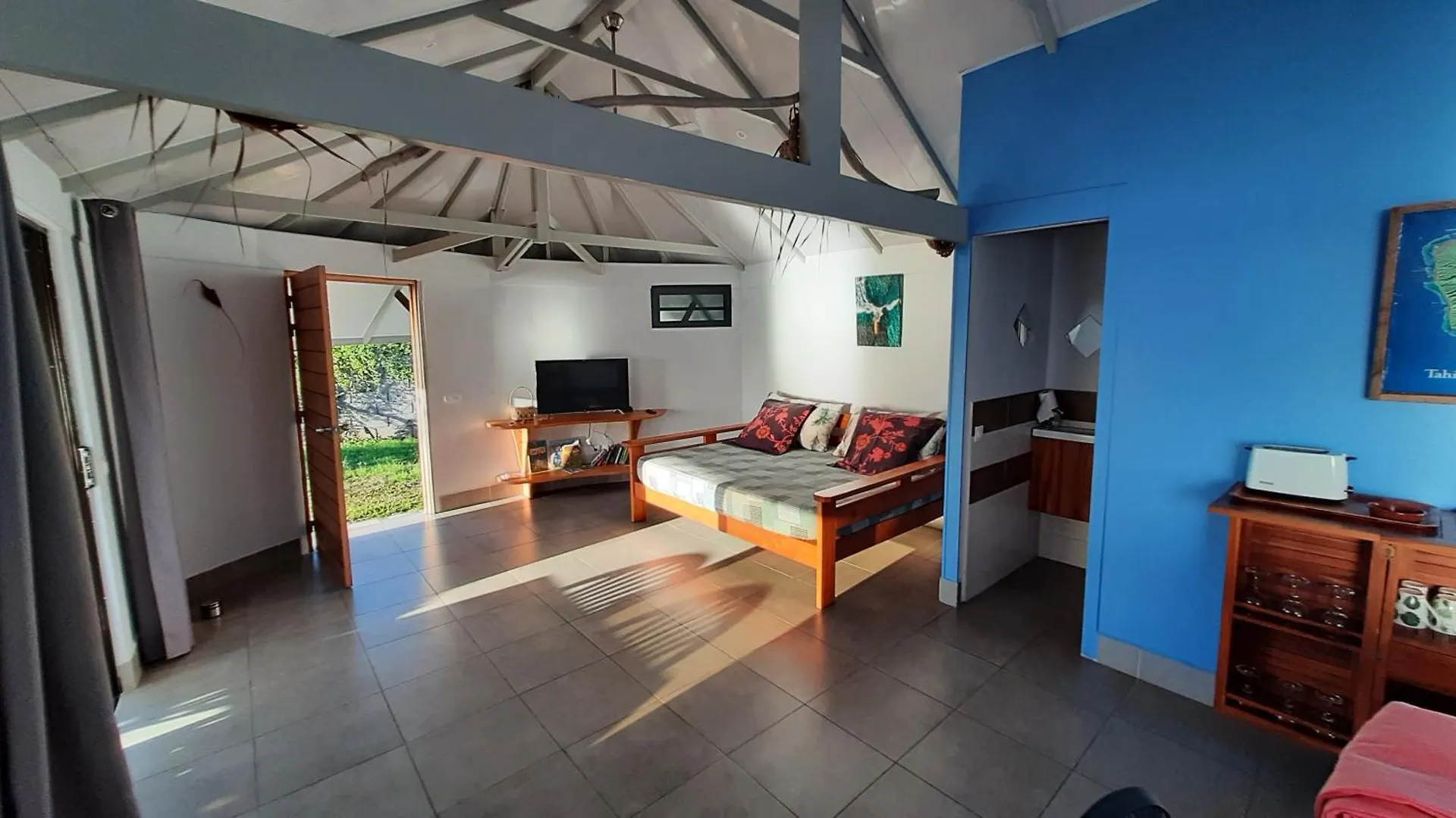Tahara'A Beach Bungalow Arue  0*, Arue (Tahiti)